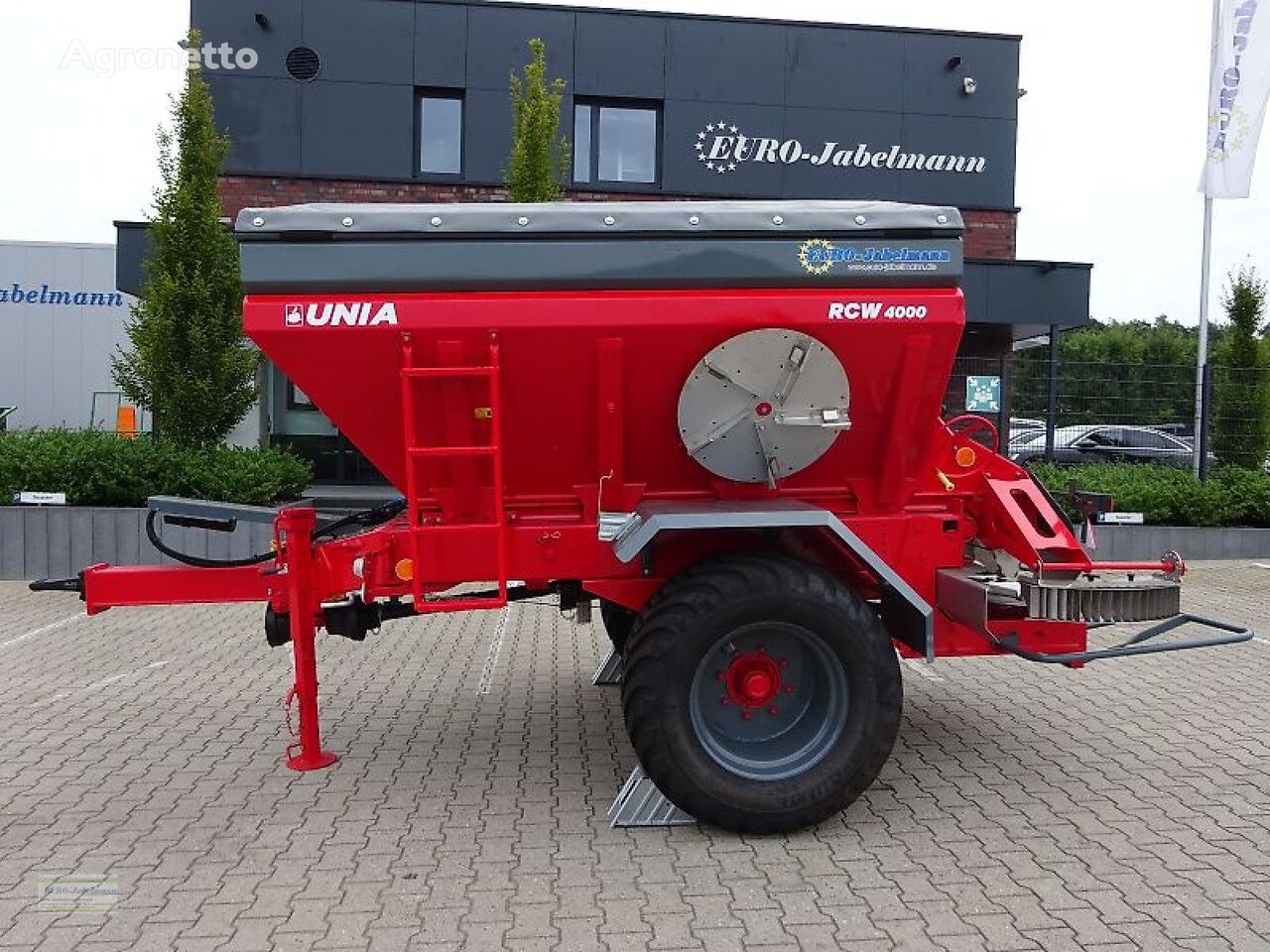 new Unia RCW 45  trailed fertilizer spreader