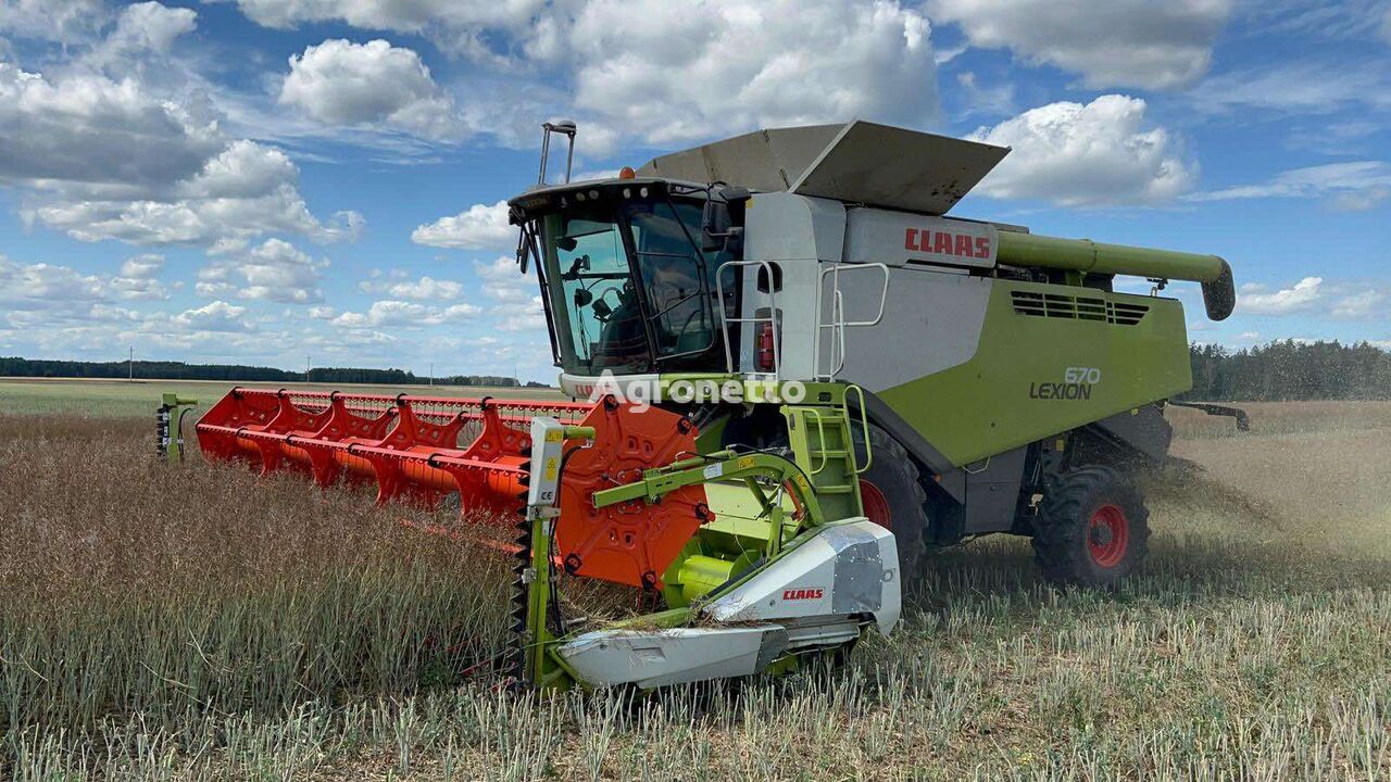 Claas Lexion 670 grain harvester