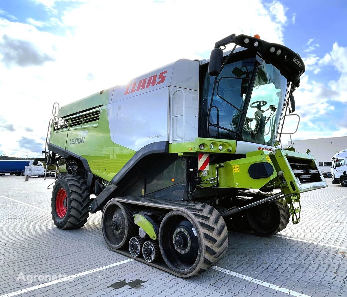 Claas Lexion 770 TT grain harvester