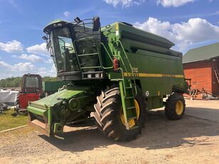 John Deere 2254 grain harvester