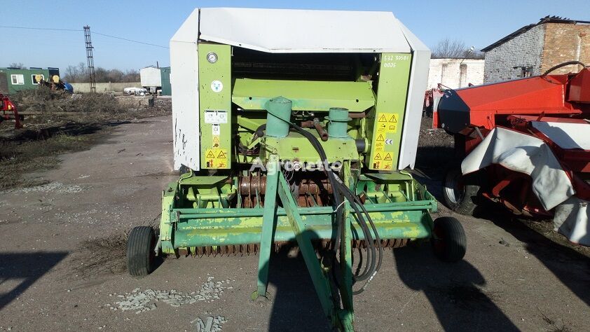 Claas ROLAND-240 round baler