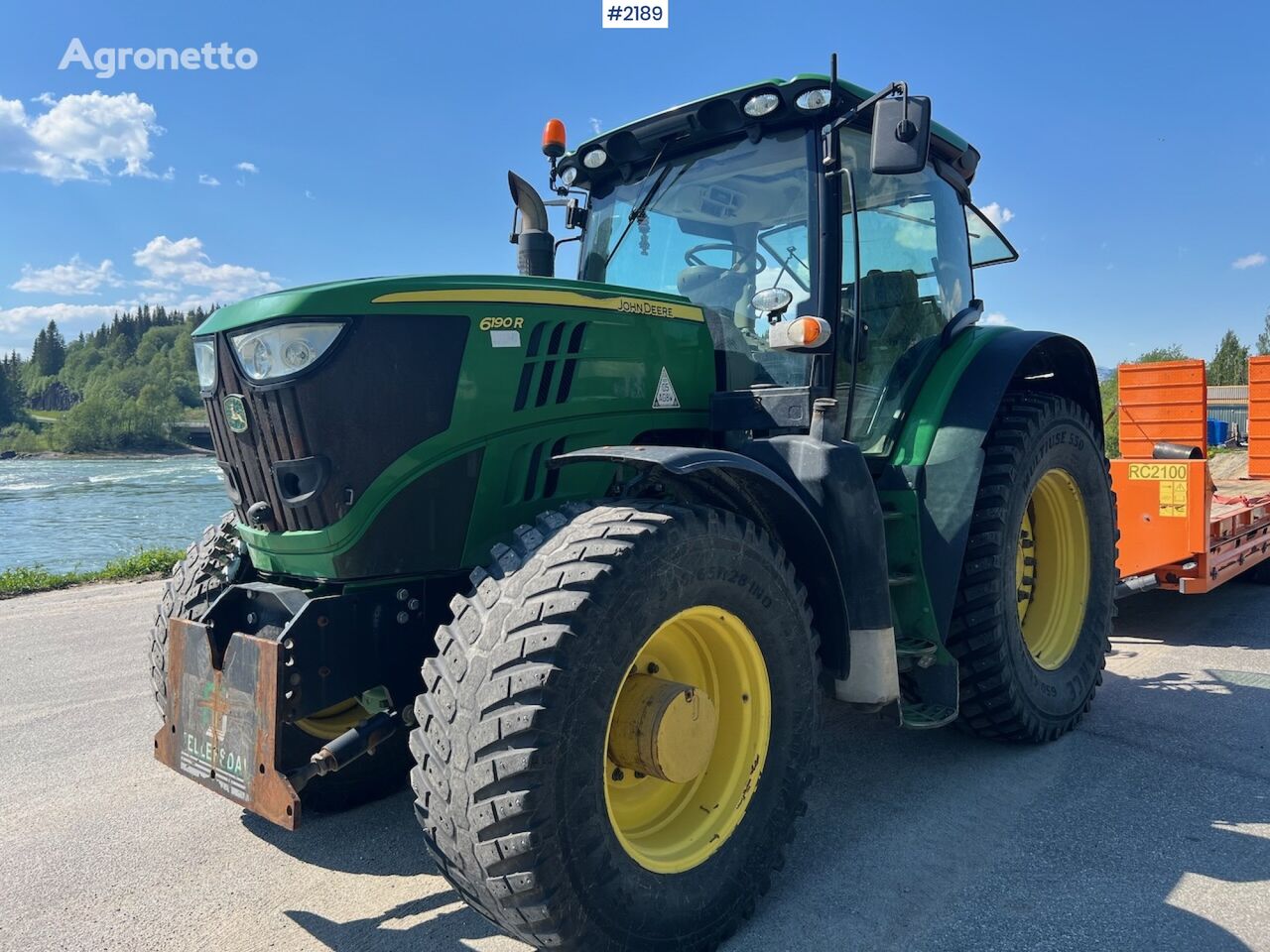 John Deere 6190R wheel tractor