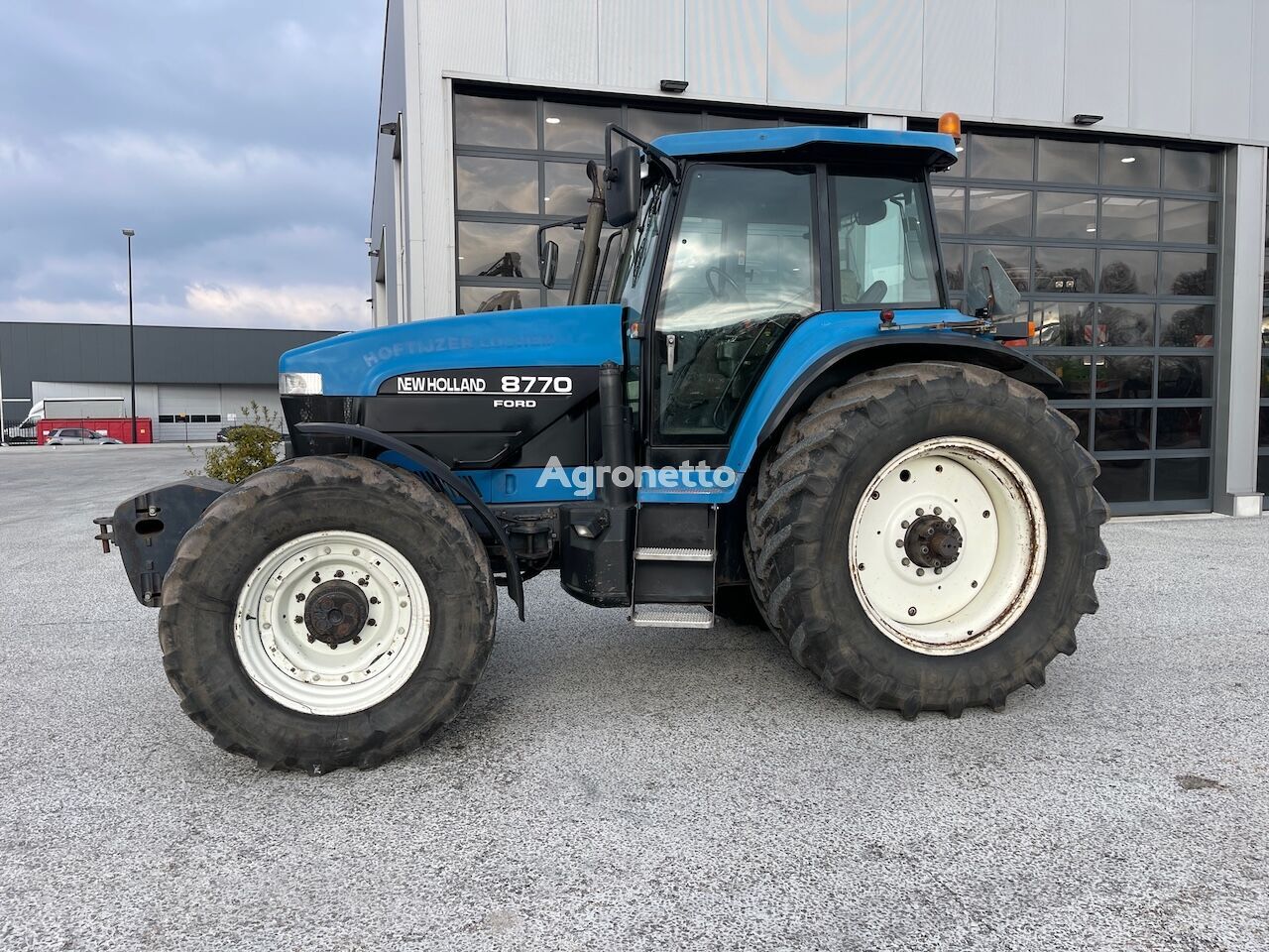 New Holland 8770 wheel tractor