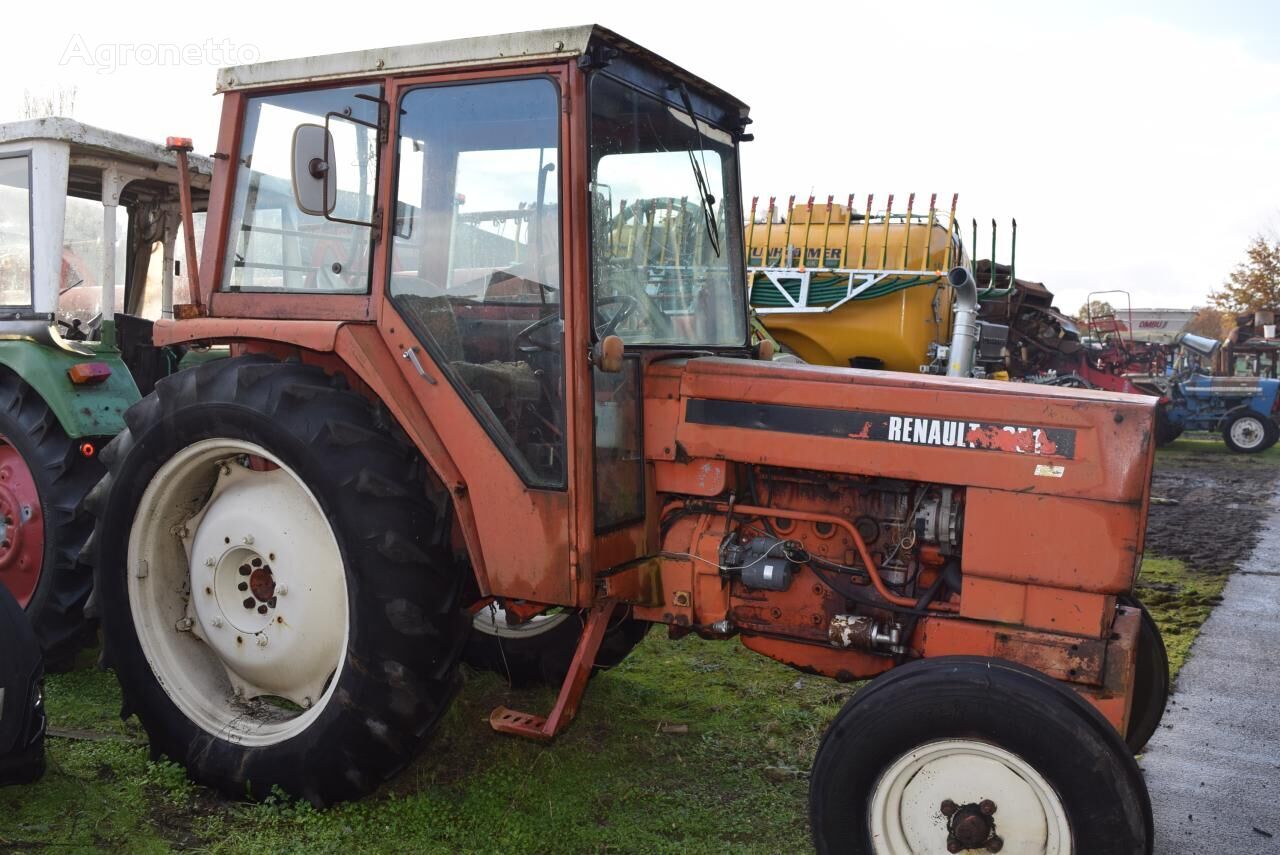 Renault 651 wheel tractor
